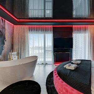 Hollywood Jacuzzi Suite By Downtown Apartments